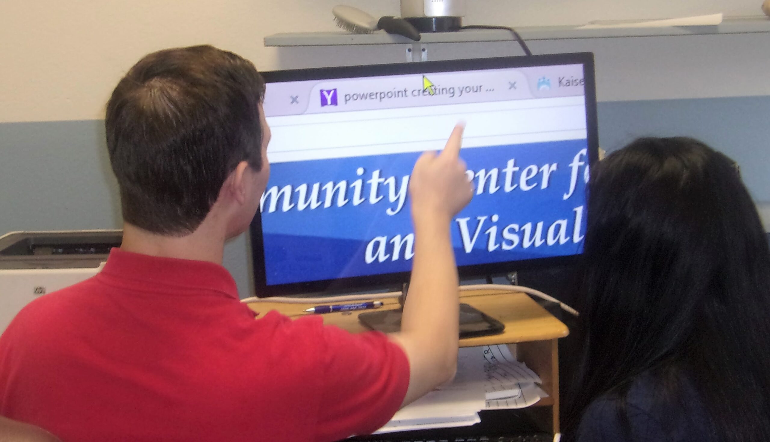 Assistive technology instructor demonstrates a computer using screen magnification software-2
