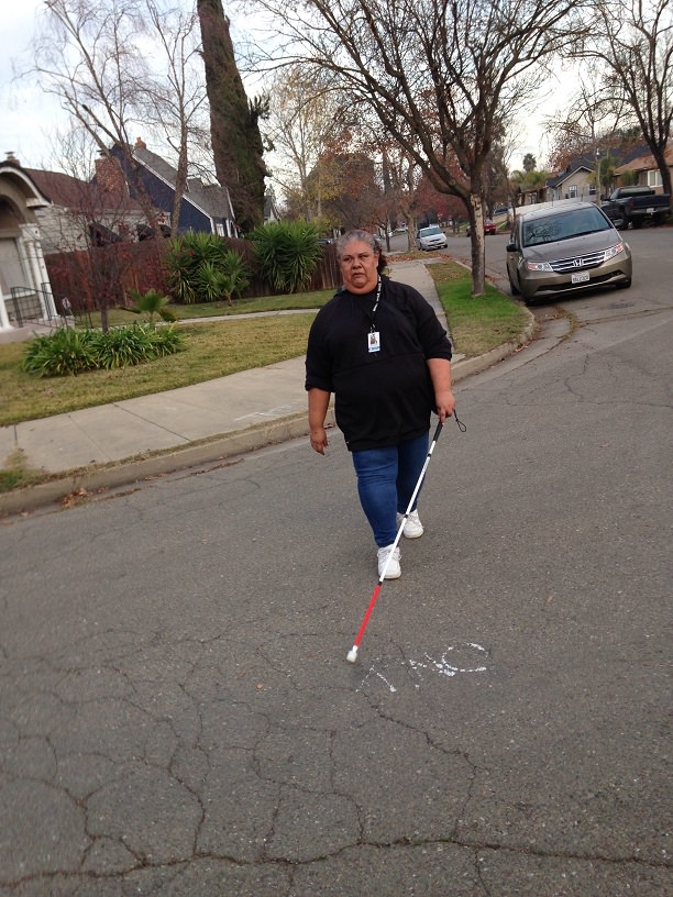 Araceli Gonzalez Picture, walking in the street